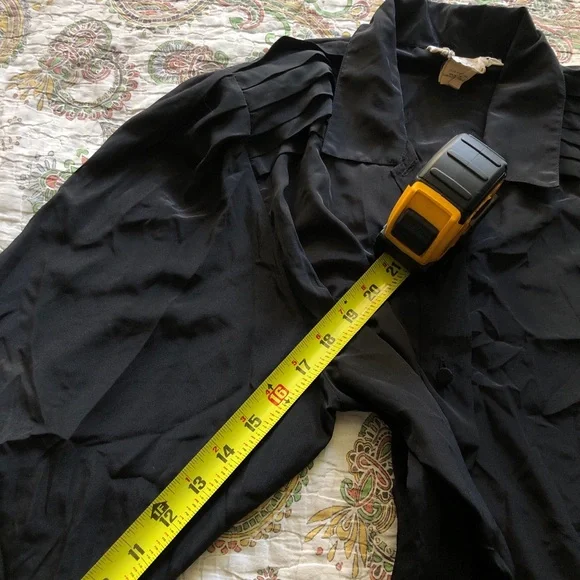 Vintage balloon sleeve blouse with shoulder pads and tiered pleats on shoulders - Picture 8 of 8